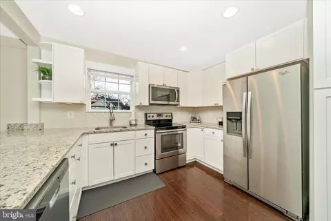 Kitchen - 817 Barrett Ave, Arnold, MD 21012 photo 6 of 7