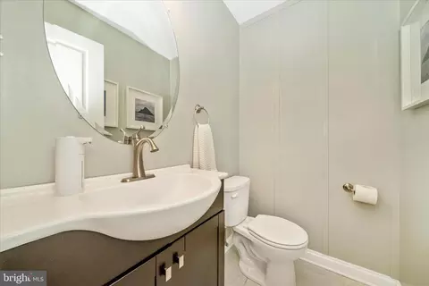 Entry Way - 817 Barrett Ave, Arnold, MD 21012 photo 6 of 7