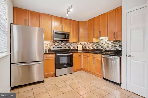 Kitchen - 1677 Hart Ct, Crofton, MD 21114 photo 2 of 2