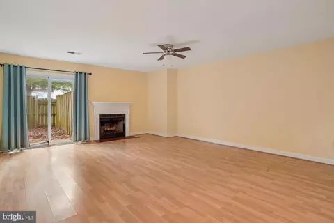 Living - 1677 Hart Ct, Crofton, MD 21114 photo 4 of 6