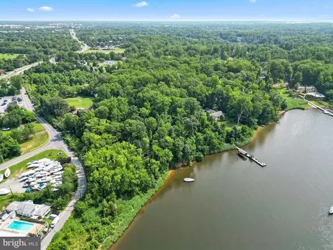 27 Old South River Rd, Edgewater, MD 21037