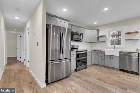 151 Long Point Ct, Pasadena, MD 21122 photo 8