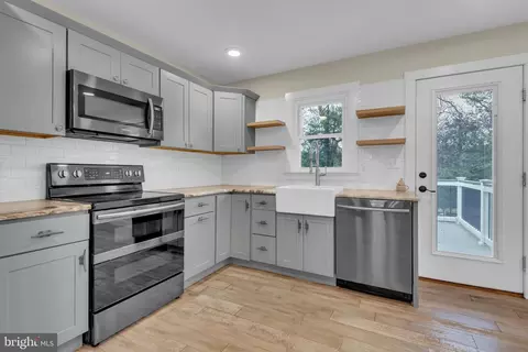 151 Long Point Ct, Pasadena, MD 21122 photo 12