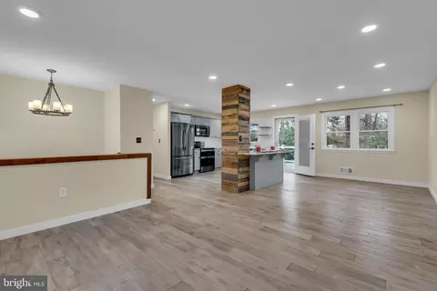 151 Long Point Ct, Pasadena, MD 21122 photo 14