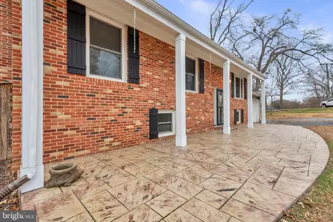 151 Long Point Ct, Pasadena, MD 21122 photo 7
