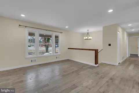 151 Long Point Ct, Pasadena, MD 21122 photo 22