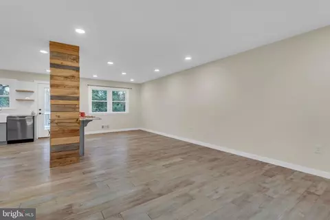 151 Long Point Ct, Pasadena, MD 21122 photo 21