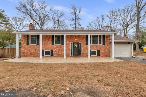151 Long Point Ct, Pasadena, MD 21122