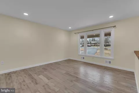 151 Long Point Ct, Pasadena, MD 21122 photo 23