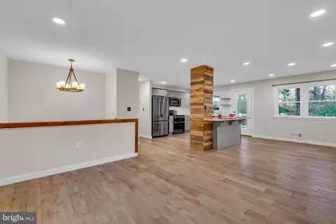 151 Long Point Ct, Pasadena, MD 21122 photo 20