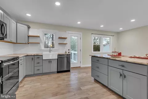 151 Long Point Ct, Pasadena, MD 21122 photo 19