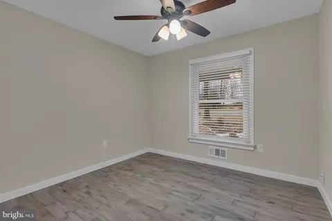 151 Long Point Ct, Pasadena, MD 21122 photo 25