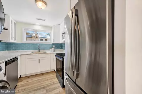 Kitchen - 667 213th St, Pasadena, MD 21122 photo 1 of 3