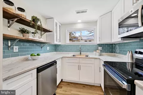 Kitchen - 667 213th St, Pasadena, MD 21122 photo 3 of 3
