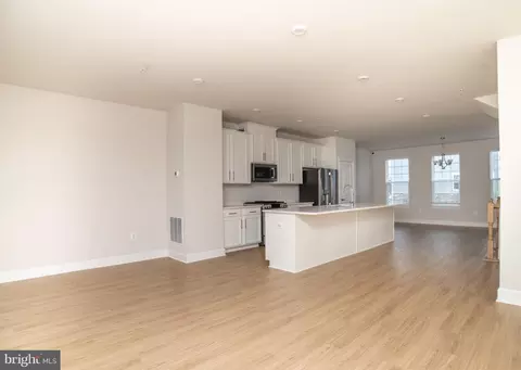 8369 Meadowood Dr, Hanover, MD 21076 photo 5
