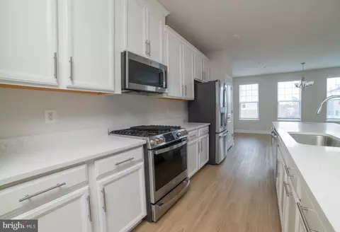 8369 Meadowood Dr, Hanover, MD 21076 photo 6