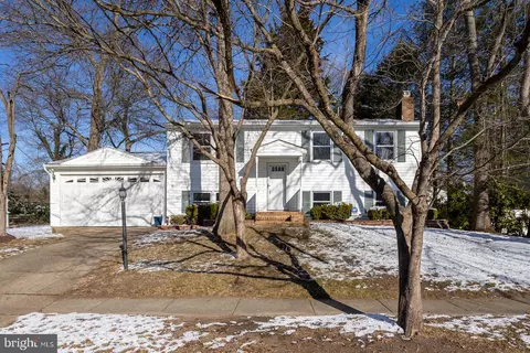 296 Berkeley Dr, Severna Park, MD 21146