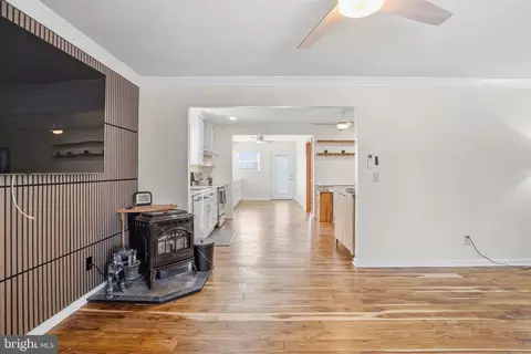 1614 Bentley Rd, Edgewater, MD 21037 photo 3