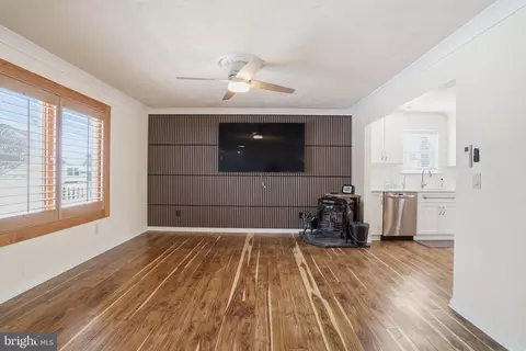 1614 Bentley Rd, Edgewater, MD 21037 photo 4