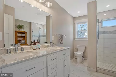 Bath - 3729 Beach Drive Blvd, Edgewater, MD 21037 photo 1 of 3