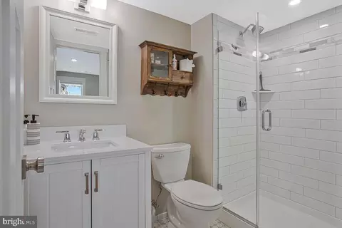 Bath - 3729 Beach Drive Blvd, Edgewater, MD 21037 photo 2 of 3