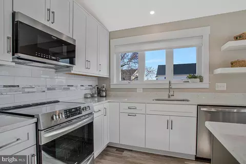Kitchen - 3729 Beach Drive Blvd, Edgewater, MD 21037 photo 2 of 3