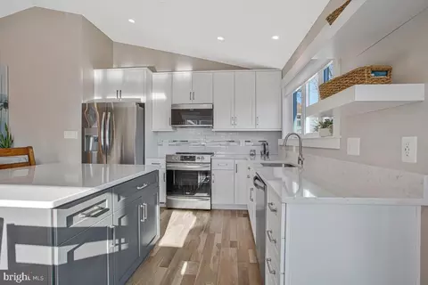 Kitchen - 3729 Beach Drive Blvd, Edgewater, MD 21037 photo 3 of 3