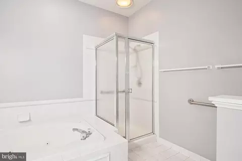 Bath - 328 Colony Point Pl, Edgewater, MD 21037 photo 2 of 6