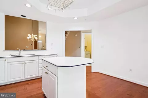 Kitchen - 328 Colony Point Pl, Edgewater, MD 21037 photo 6 of 6