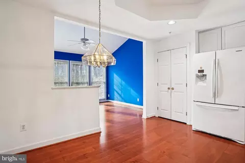 Entry Way - 328 Colony Point Pl, Edgewater, MD 21037 photo 3 of 5