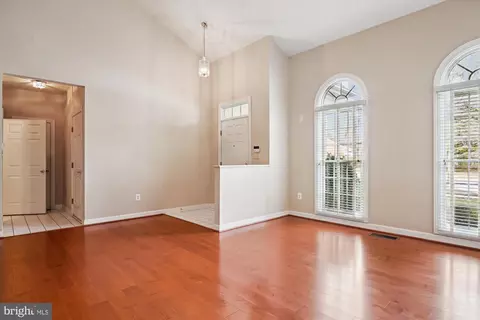 Living - 328 Colony Point Pl, Edgewater, MD 21037 photo 2 of 5