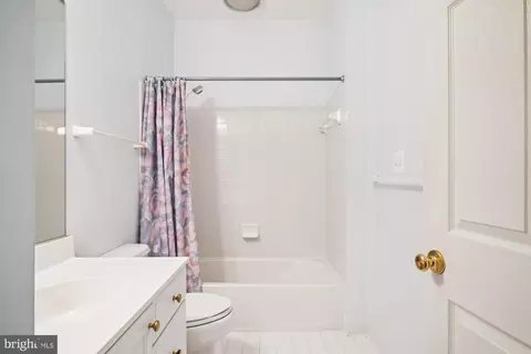 Bath - 328 Colony Point Pl, Edgewater, MD 21037 photo 6 of 6