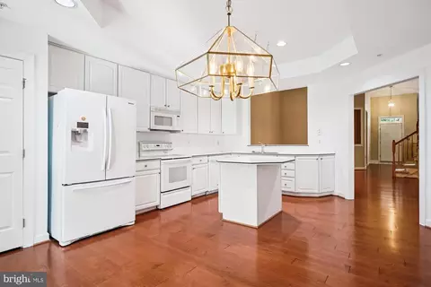 Kitchen - 328 Colony Point Pl, Edgewater, MD 21037 photo 1 of 6