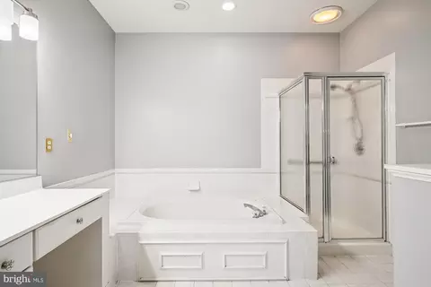 Bath - 328 Colony Point Pl, Edgewater, MD 21037 photo 1 of 6