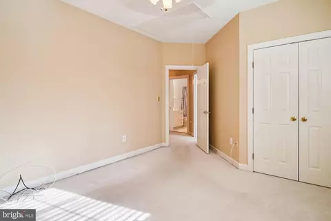 Bedroom - 328 Colony Point Pl, Edgewater, MD 21037 photo 8 of 8