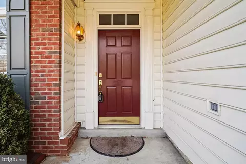 Entry Way - 328 Colony Point Pl, Edgewater, MD 21037 photo 2 of 5