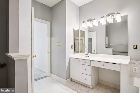 Bath - 328 Colony Point Pl, Edgewater, MD 21037 photo 5 of 6