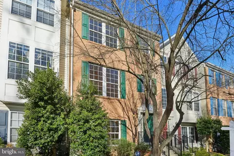 8046 Pennington Dr, Laurel, MD 20724