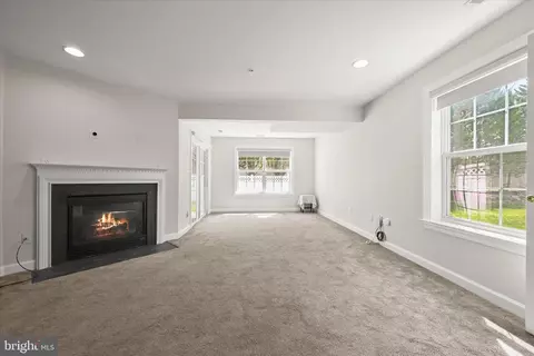 Living - 2311 Abby Rd, Edgewater, MD 21037 photo 3 of 4