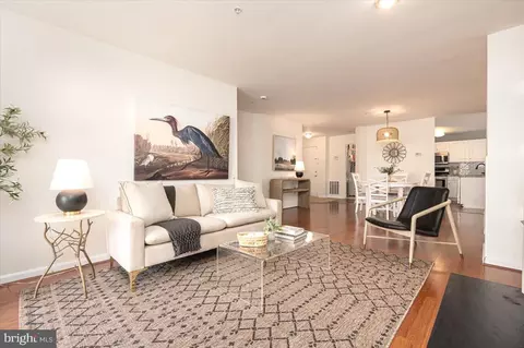 2008 Peggy Stewart Way #202, Annapolis, MD 21401