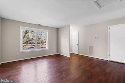 Living - 1705 Hart Ct, Crofton, MD 21114 photo 3 of 9