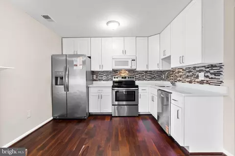 Kitchen - 1705 Hart Ct, Crofton, MD 21114 photo 2 of 4