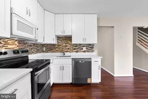 Kitchen - 1705 Hart Ct, Crofton, MD 21114 photo 4 of 4