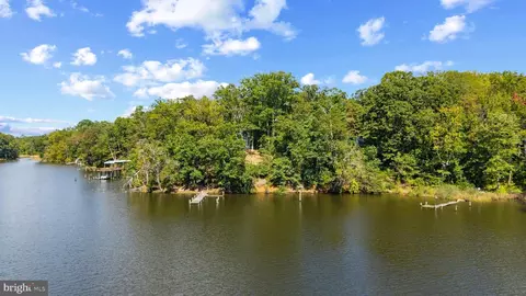 View/Area - 105 Wallace Manor Rd, Edgewater, MD 21037 photo 3 of 11