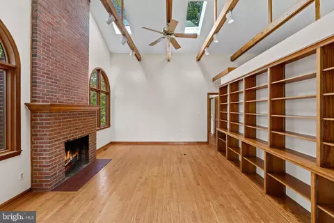 Living - 105 Wallace Manor Rd, Edgewater, MD 21037 photo 3 of 4