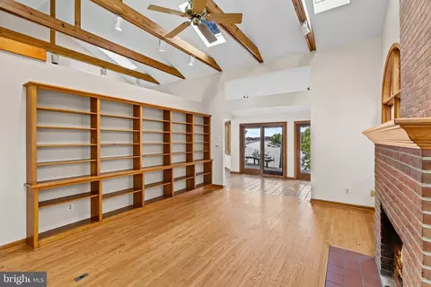 Living - 105 Wallace Manor Rd, Edgewater, MD 21037 photo 4 of 4