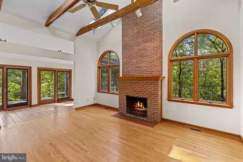 Living - 105 Wallace Manor Rd, Edgewater, MD 21037 photo 2 of 4
