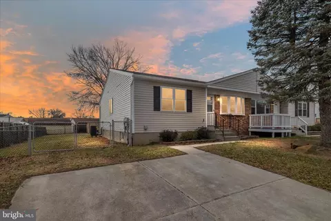 905 220th St, Pasadena, MD 21122