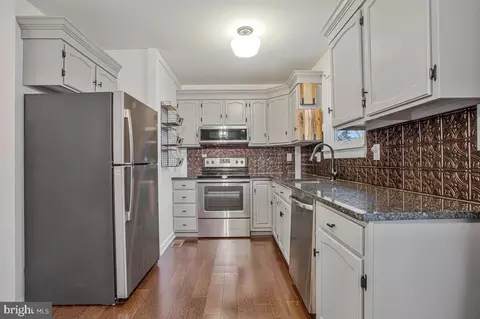 Kitchen - 7759 Glen Ave, Pasadena, MD 21122 photo 1 of 2