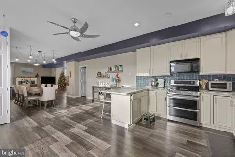 Kitchen - 4220 Kings Rd, Edgewater, MD 21037 photo 3 of 5